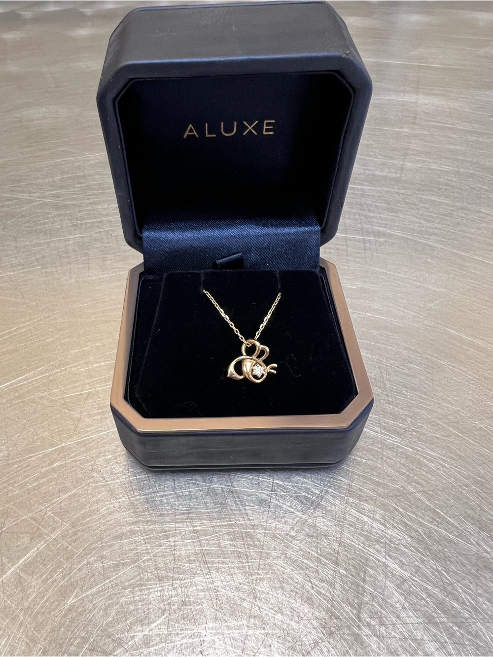 Limited Edition AluxeXDisney Winnie the Pooh Honey Bee - Picture 2 of 4